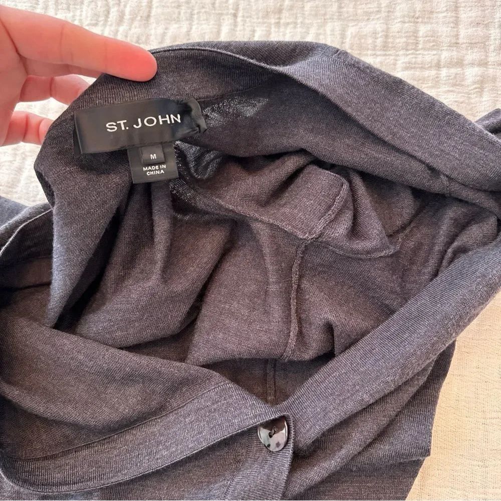 St John Cardigan 100% Wool Mother Of Pearl Buttons Size Medium - Picture 11 of 12